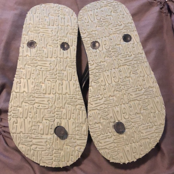 Gap boys size 3/4 flip flops - Picture 2 of 2